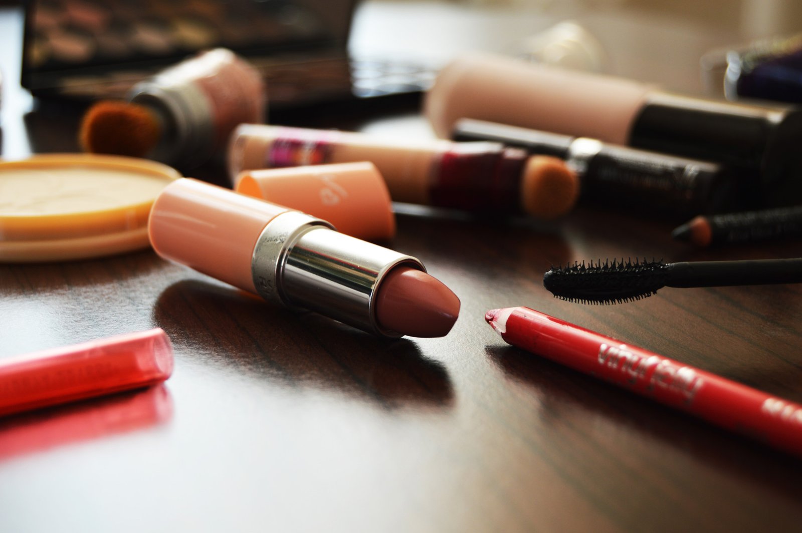 Men vs Makeup | How much do men know about the makeup? Most men know really little about makeup, why don't test your man to see how much he knows about it?