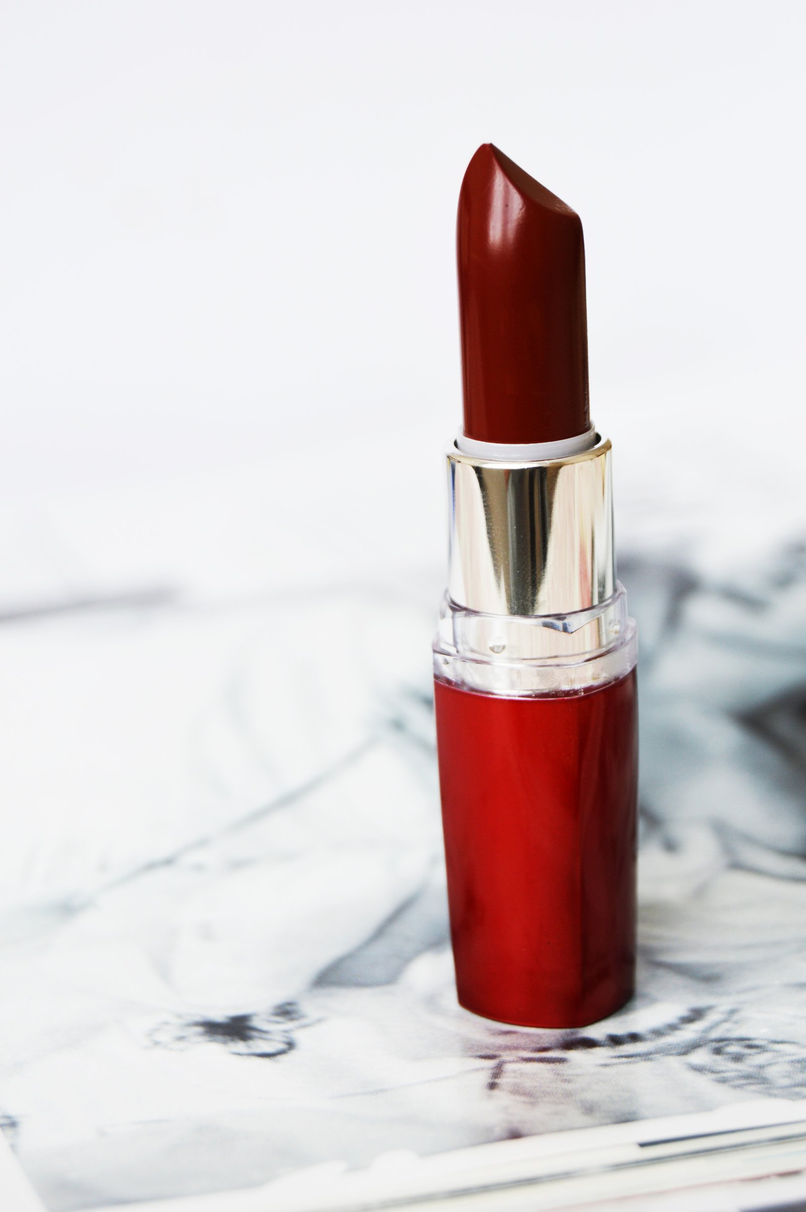 Maybelline Burgundy Lips Color Sensational Moisture Extreme Lipstick