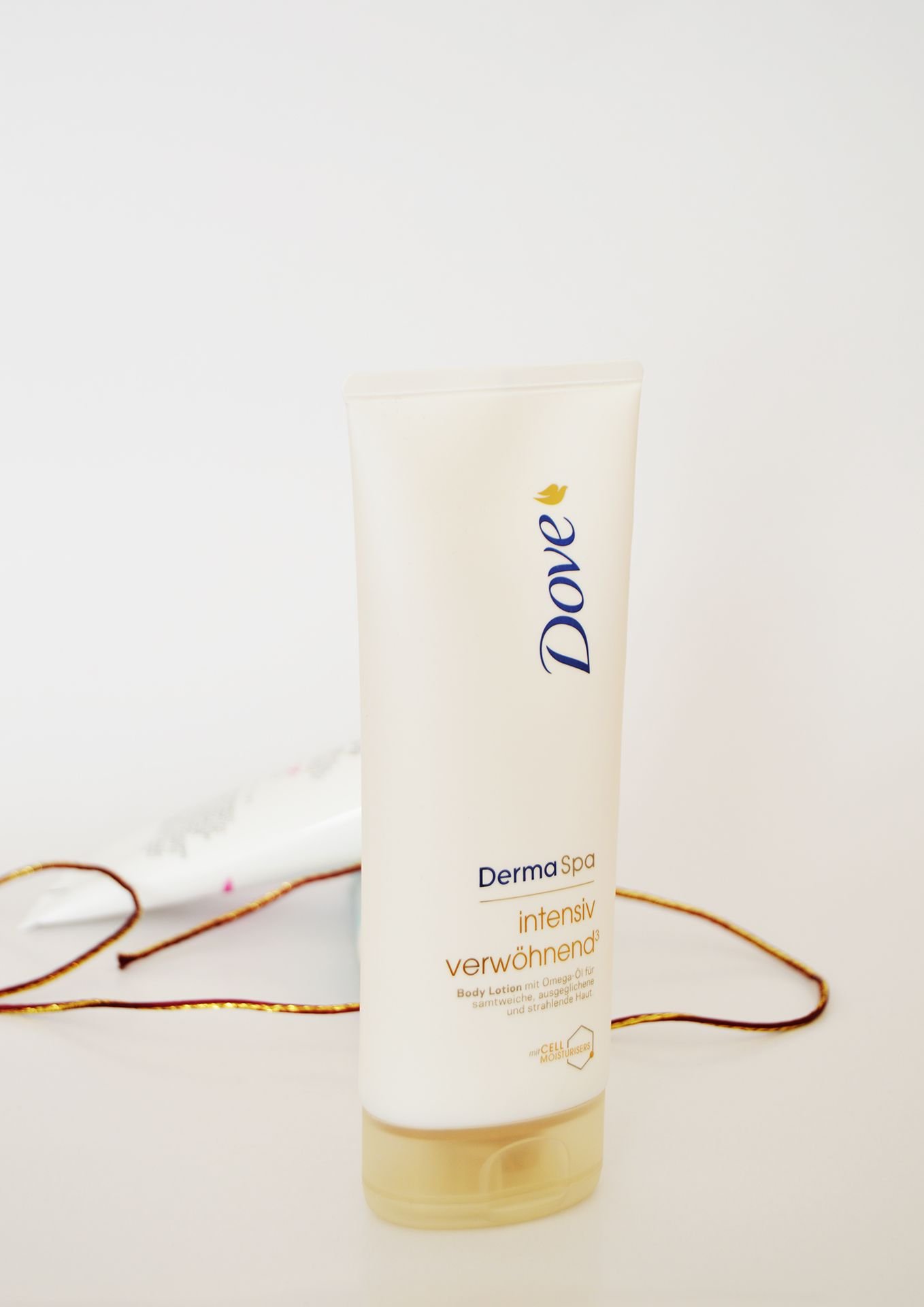 Dove Derma Spa Goodness3 Body Lotion | Light body lotion for dry skin