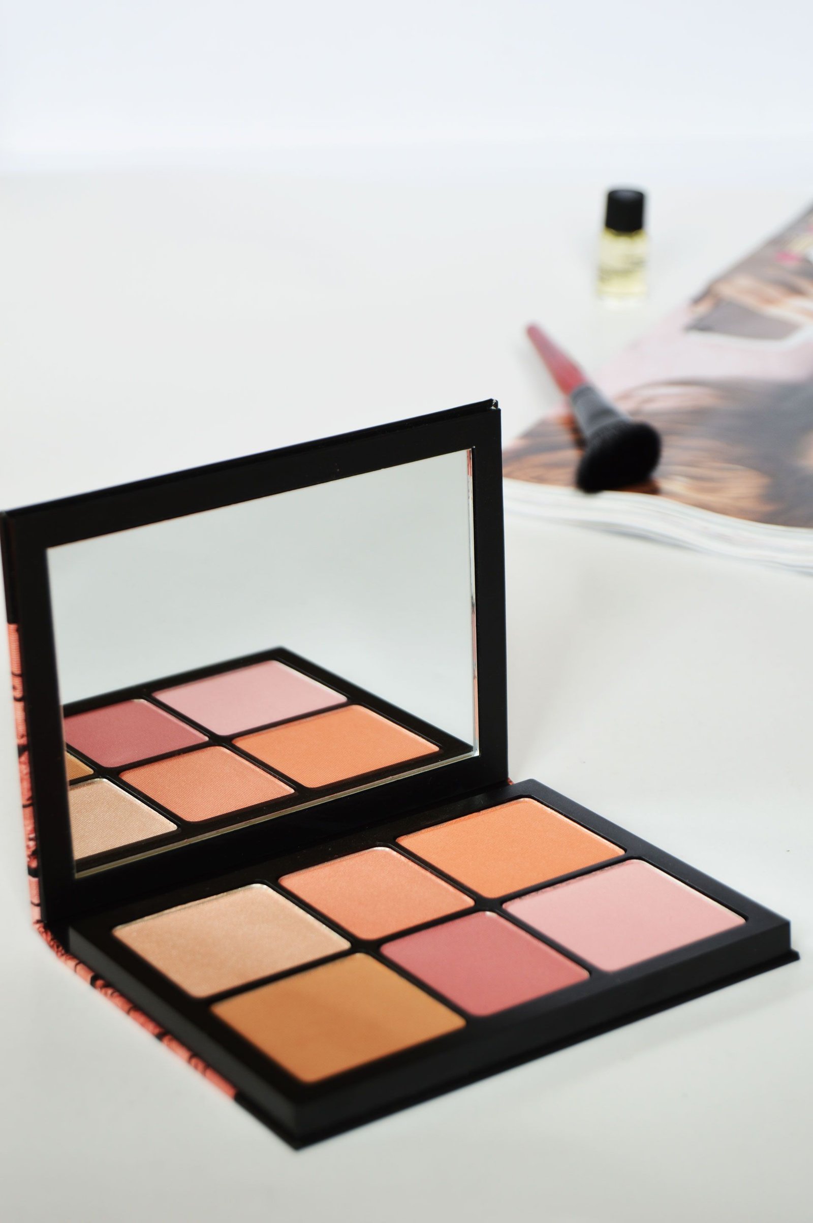Smashbox Crush On Blush Palette | Highly pigmented pink and peachy blushes. Click through to check out the swatches on Smashbox Crush On Blush Palette.