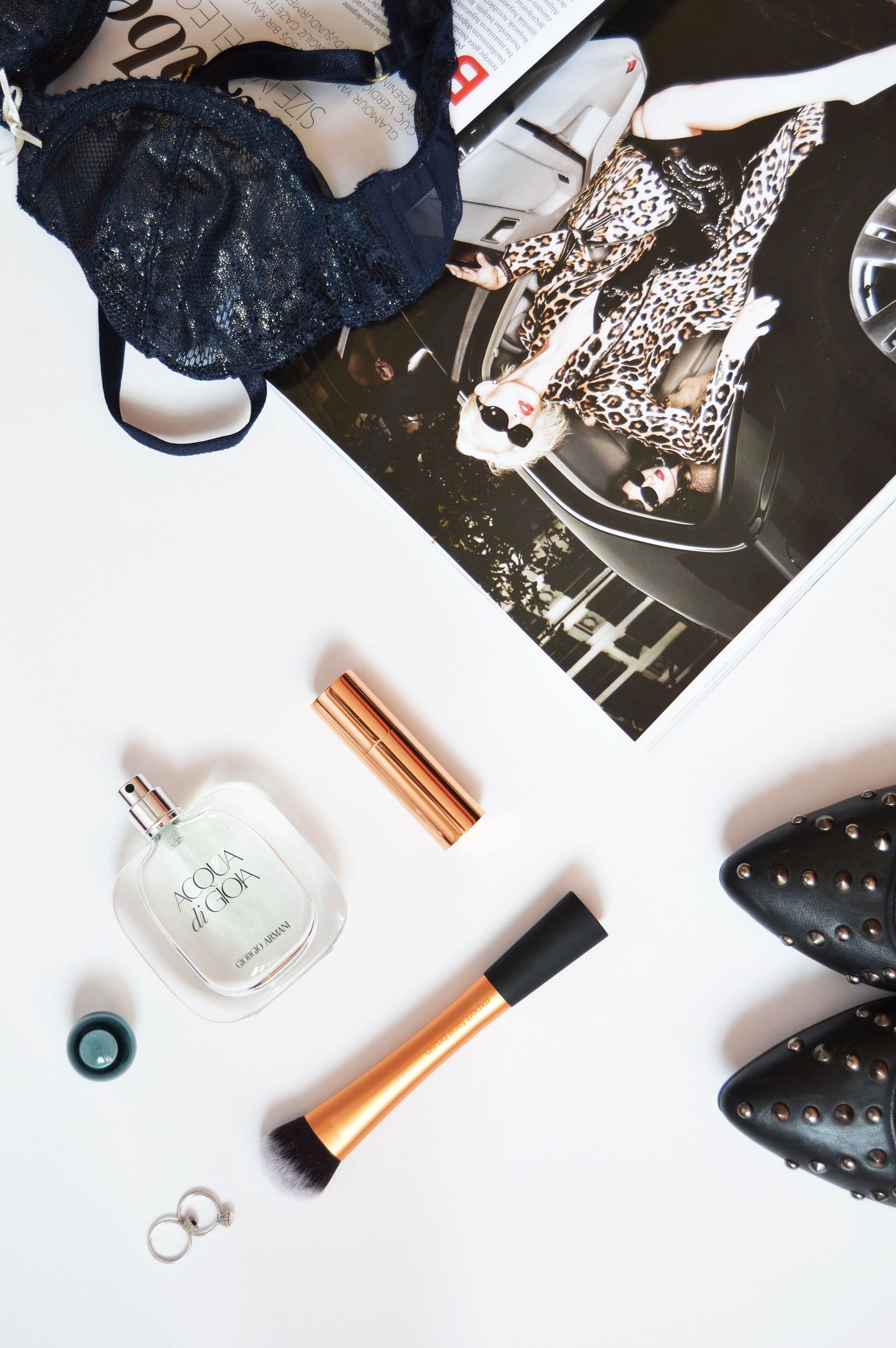 How to be more feminine | It is all about the way we feel about ourselves. With a few changes in daily routine can affect your femininity. Click through to check out all the tips.