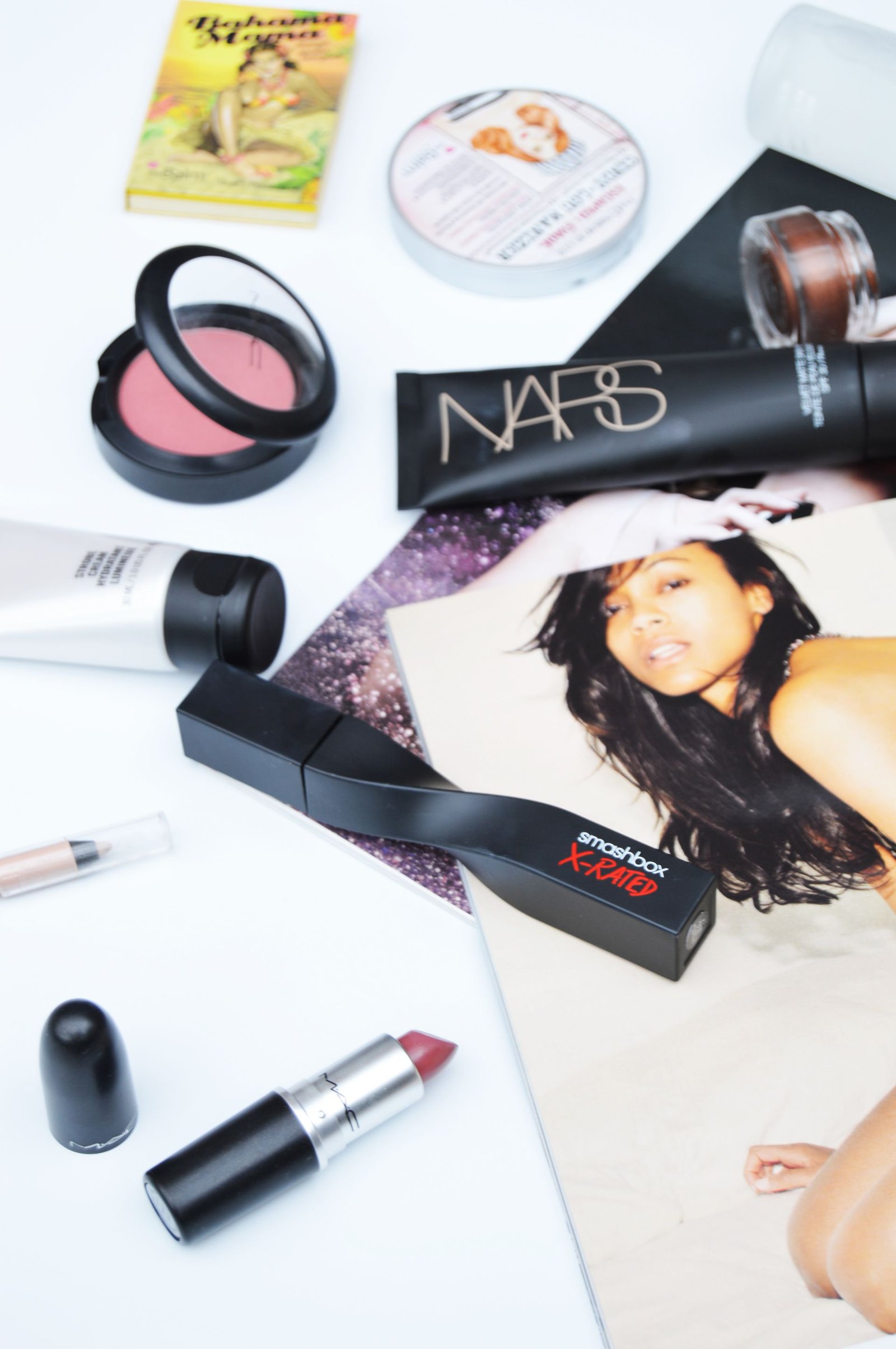 Everyone should have one safe makeup which they can wear all around the year. With a little change on summer makeup, you can wear it in winter too
