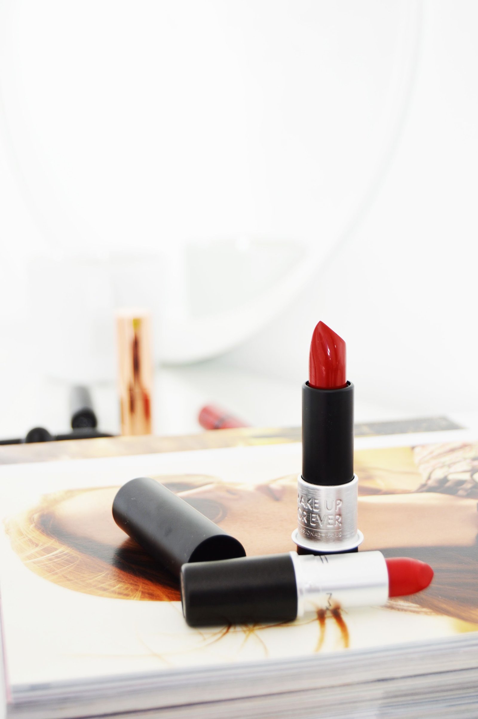 Make Up For Ever Artist Rouge Lipstick M402 is a matte brick red colour with warm brown undertones. Even though it is matte, it has creamy formula and doesn't feel uncomfortable. It would suit every complexion.
