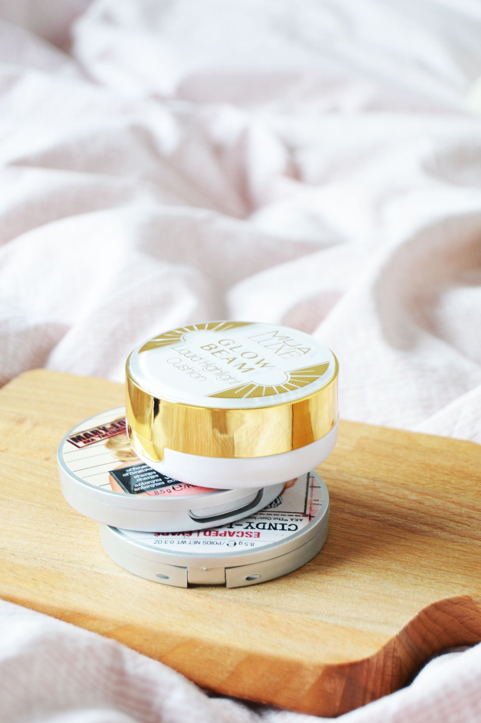 MUA Luxe Glow Beam Highlight Cushion Gold will enhance the natural radiance with a beautiful golden glow. You can get the extra glow with the help of a budget highlighter that will give the most beautiful glowy complexion.