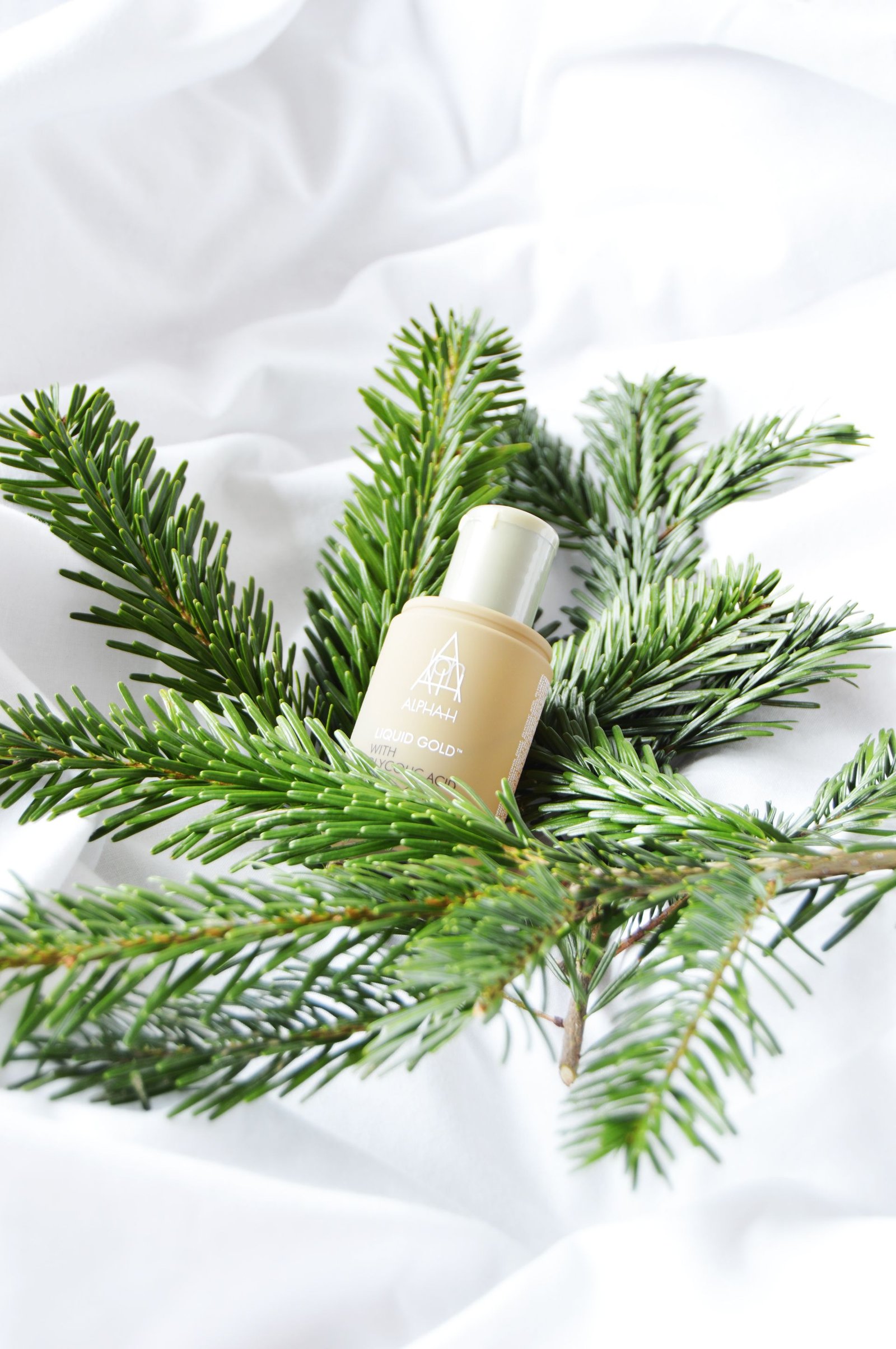 Alpha-H Liquid Gold visibly reduce the appearance of fine lines, wrinkles, age spots, hyper-pigmentation, sun damage, acne, scarring and breakouts. It is a strong chemical exfoliant and you should use it every other night. If you have sensitive skin then you should consider applying 2-3 times depending on your skin needs.