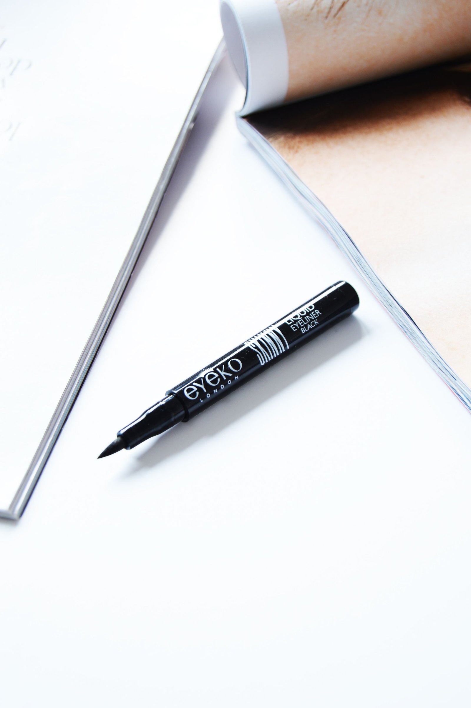 Eyeko Skinny Liquid Eyeliner promises to give smudge-free, long lasting and pitch black eyeliner. Does it live up to its claims? Eyeko Skinny Liquid Eyeliner dries so fast and in the end you'll be left with smudge free cat flick.