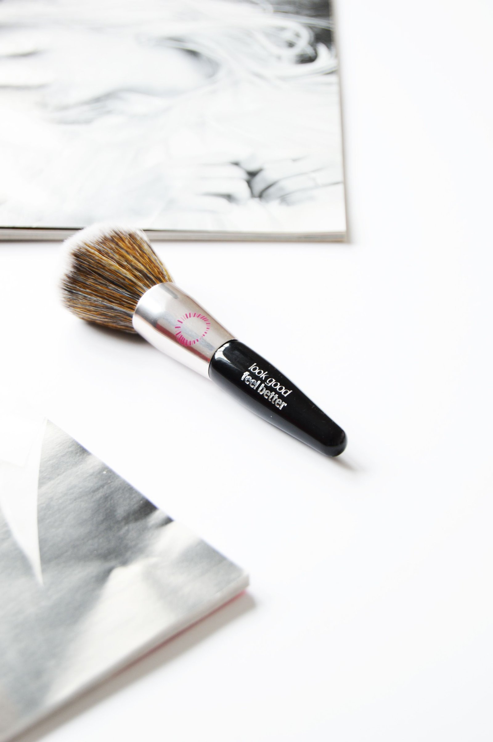 Look Good Feel Better Mini Powder Brush has super-soft Taklon (synthetic fibre) bristles. It is cruelty free and suitable for sensitive skin. Applying powder is so easy and even with these densely packed bristles.