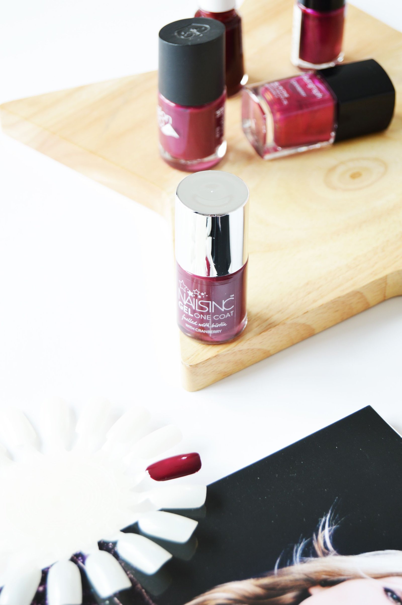 Nails Inc Gel One Coat Nail Polish Piccadilly Court is a dark burgundy nail polish which is perfect for a&w seasons. INails Inc Gel One Coat Nail Polish claims to be high shine and long lasting nail polish, is it really like that?