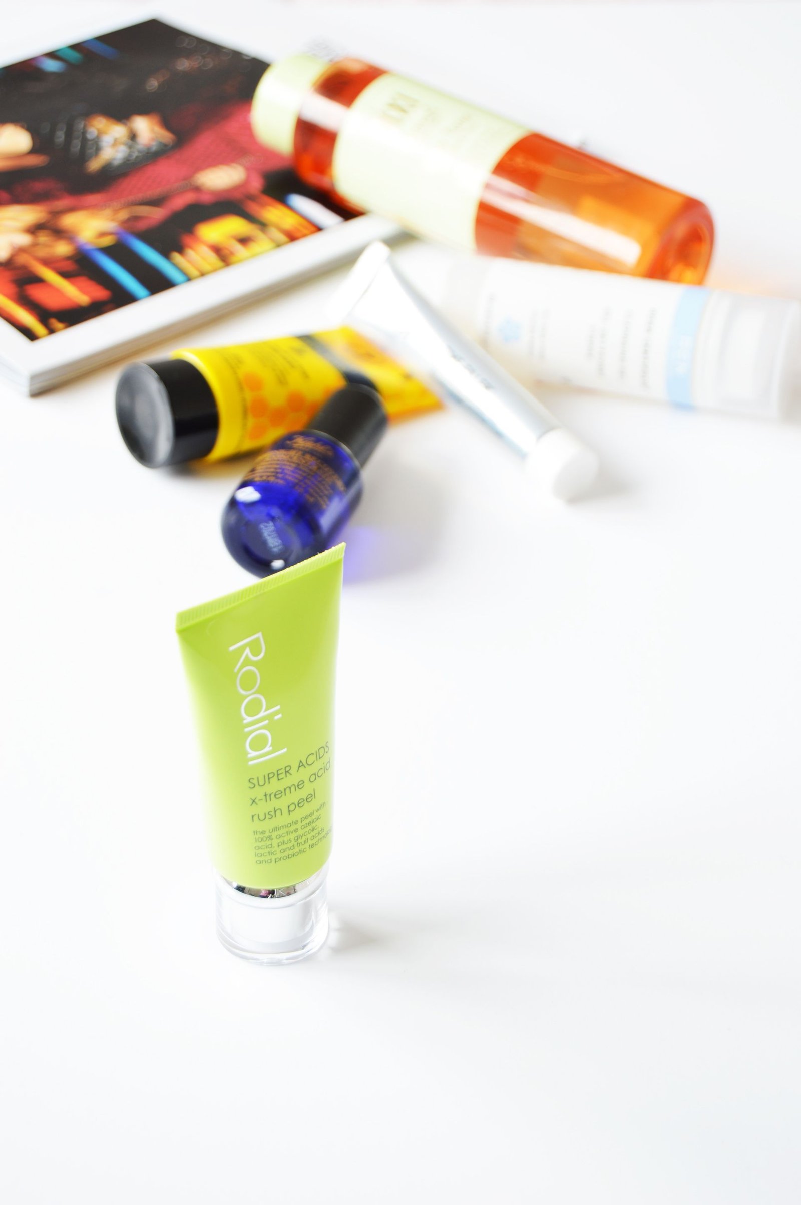 Rodial Super Acids X-Treme Rush Peel has the combination of azelaic, glycolic and lactic acids which promises to give brighter, glowy skin and also reduces the sign of fine wrinkles.