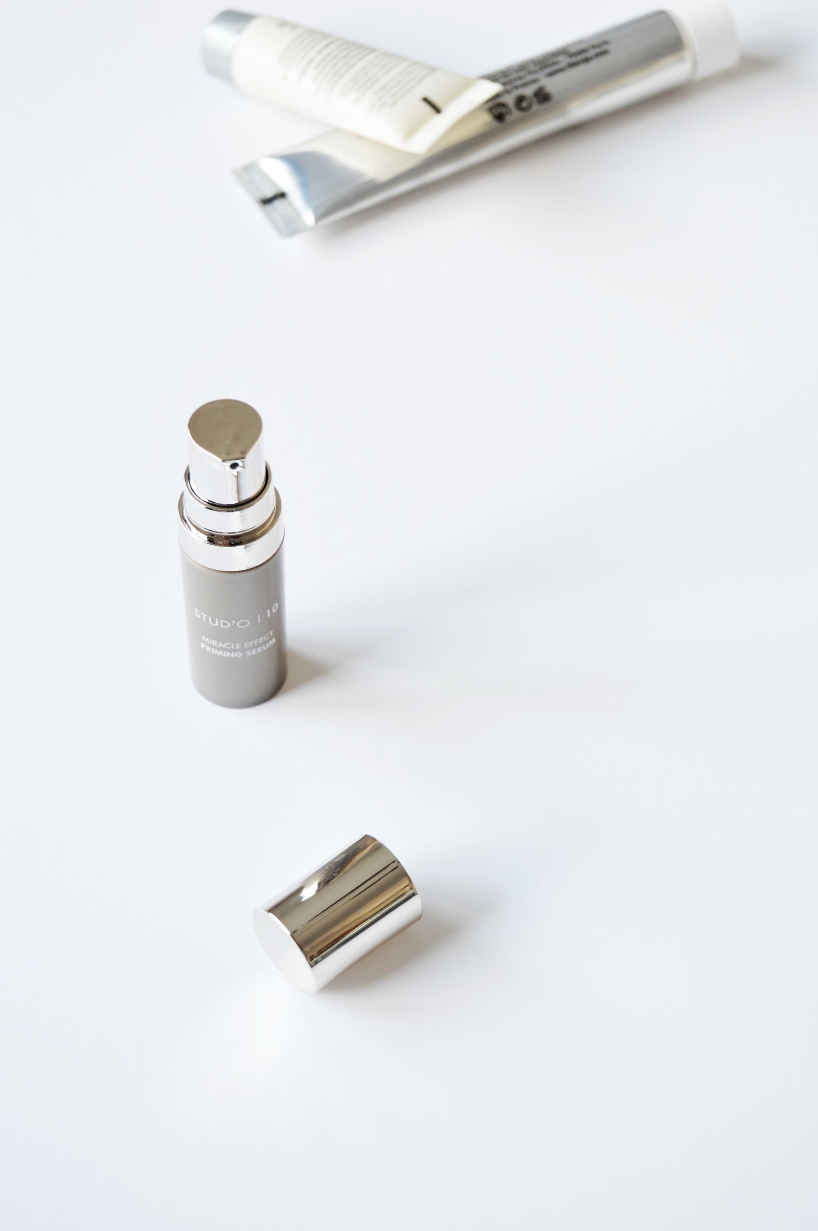 Studio 10 Miracle Effect Priming Serum claims to reduce the appearance of wrinkles by 16% in 15 minutes and increase the hydration level of the skin.