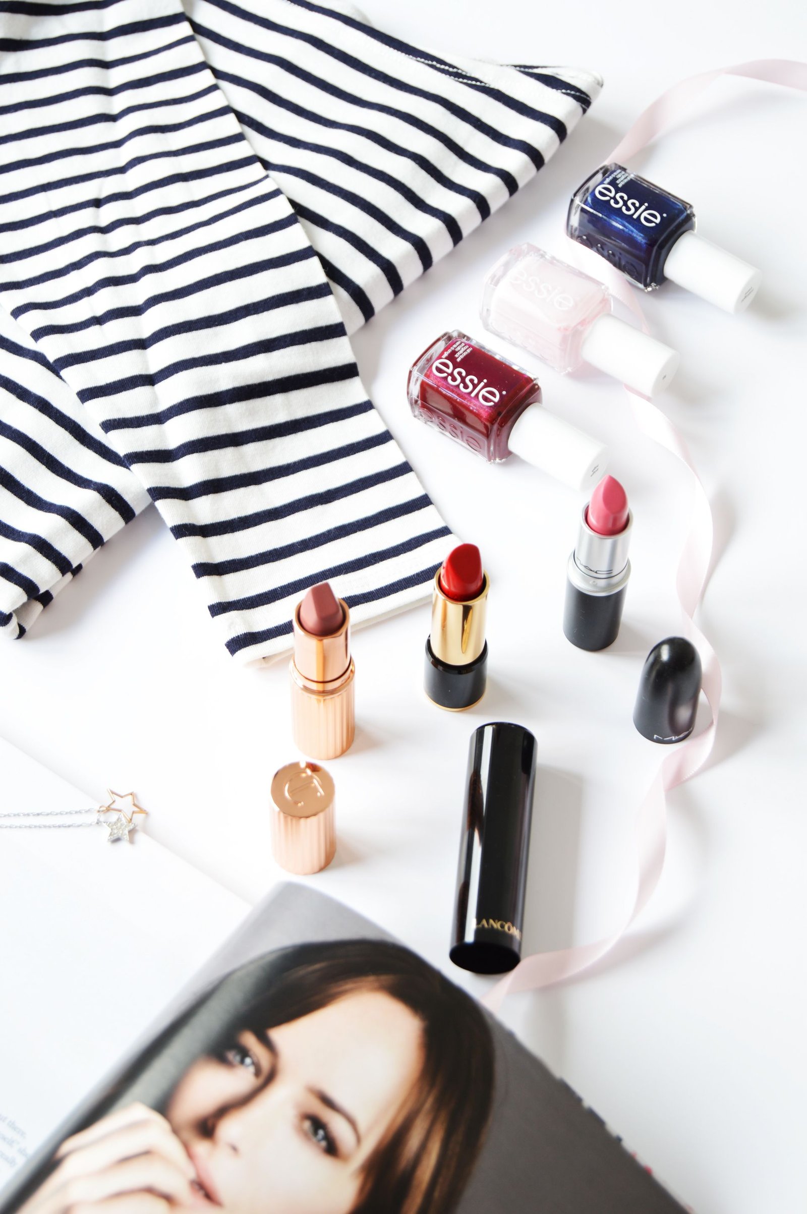How would you style Breton Stripes? Would you have a matching makeup trend or you would just keep everything minimal and casual? For a casual day, having nails and lipstick matching would be an ideal scenario.