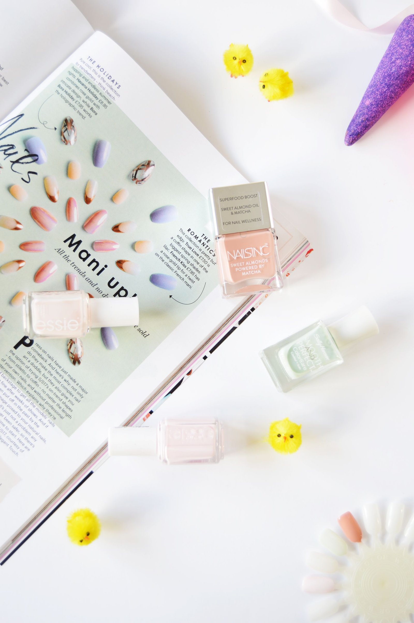 Pastel colours are perfect for spring&summer when you want an effortless and fresh look. In this post you can find some of my spring nail colours picks. Pastel spring nail colours swatches of Nails Inc King William Walk, essie fiji and essie limo-scene. These colours are ideal for spring&summer!
