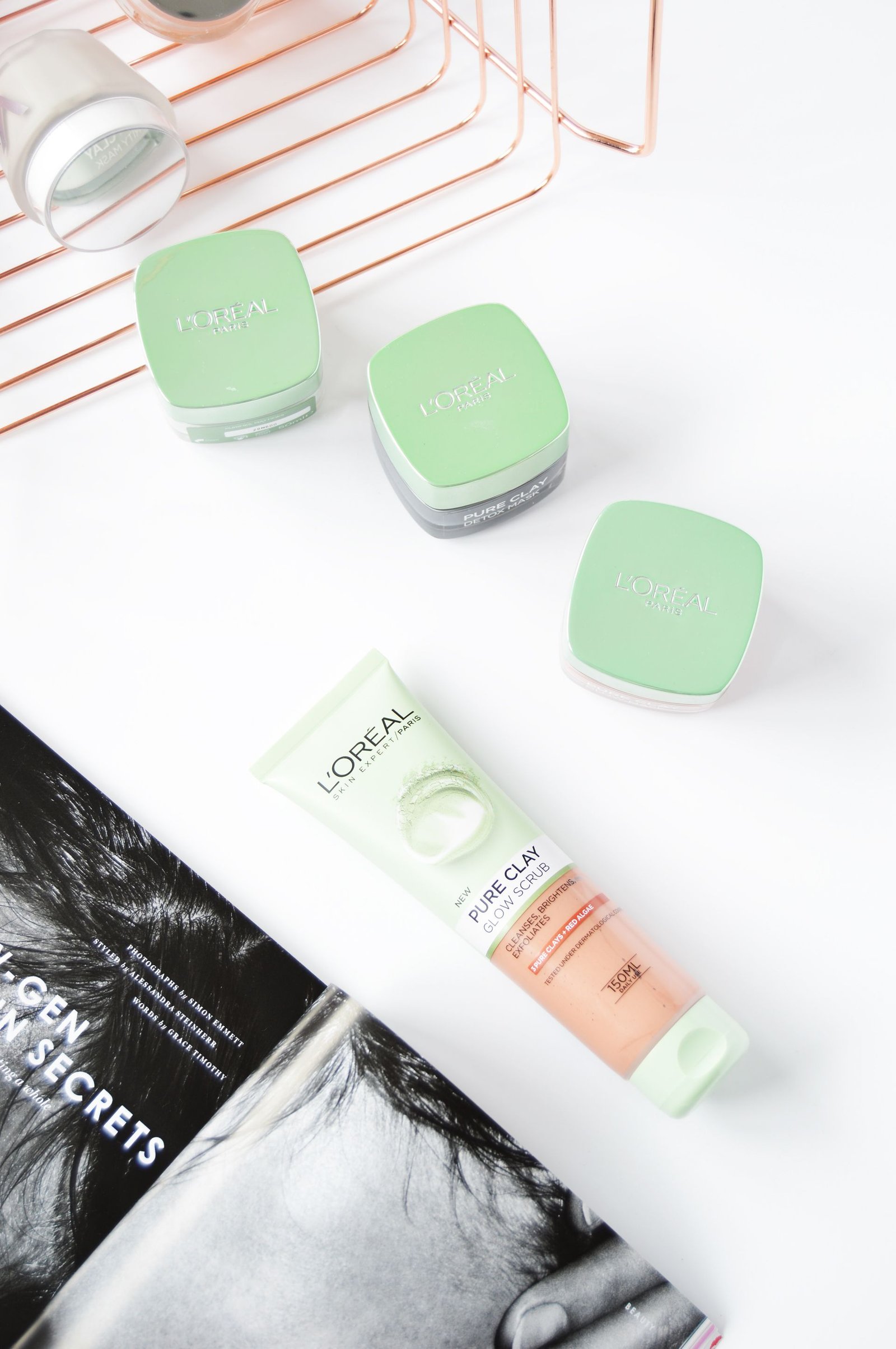 L'Oreal Paris Pure Clay Foam Wash Glow Scrub is a face wash version of L'Oreal Paris Pure Clay Glow Mask., it can be used daily and gives smoother and brighter complexion.
