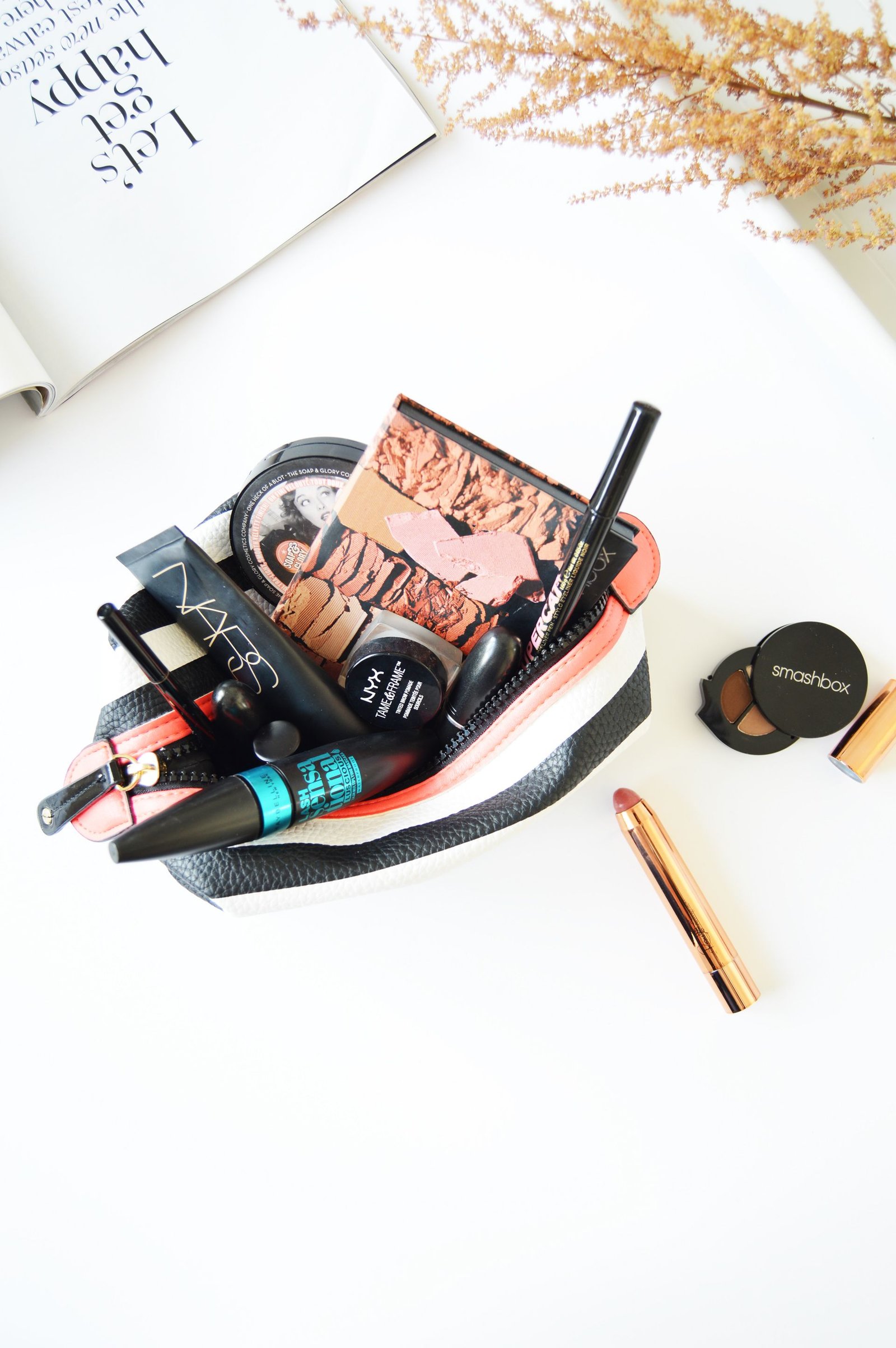 Nature Getaway Makeup Bag Edit - When you are in nature, makeup should be the last thing to worry about. Lightweight products as well as waterproof should be the priority.