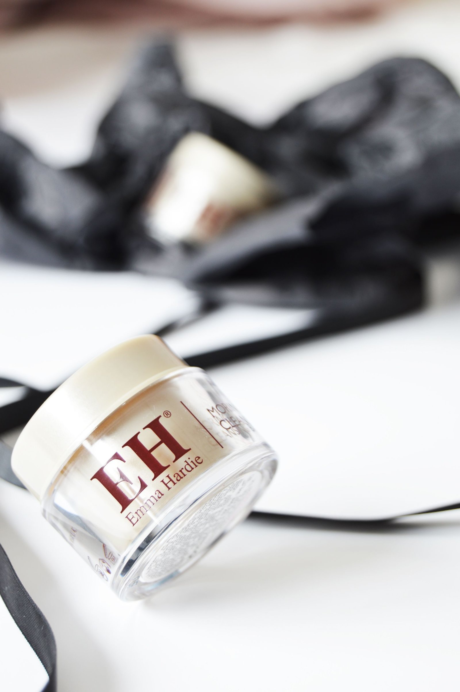 Emma Hardie Amazing Face Moringa Cleansing Balm is a rich cleansing balm which won't only clean your skin but also boost your skin's condition. M&S Advent Calendar