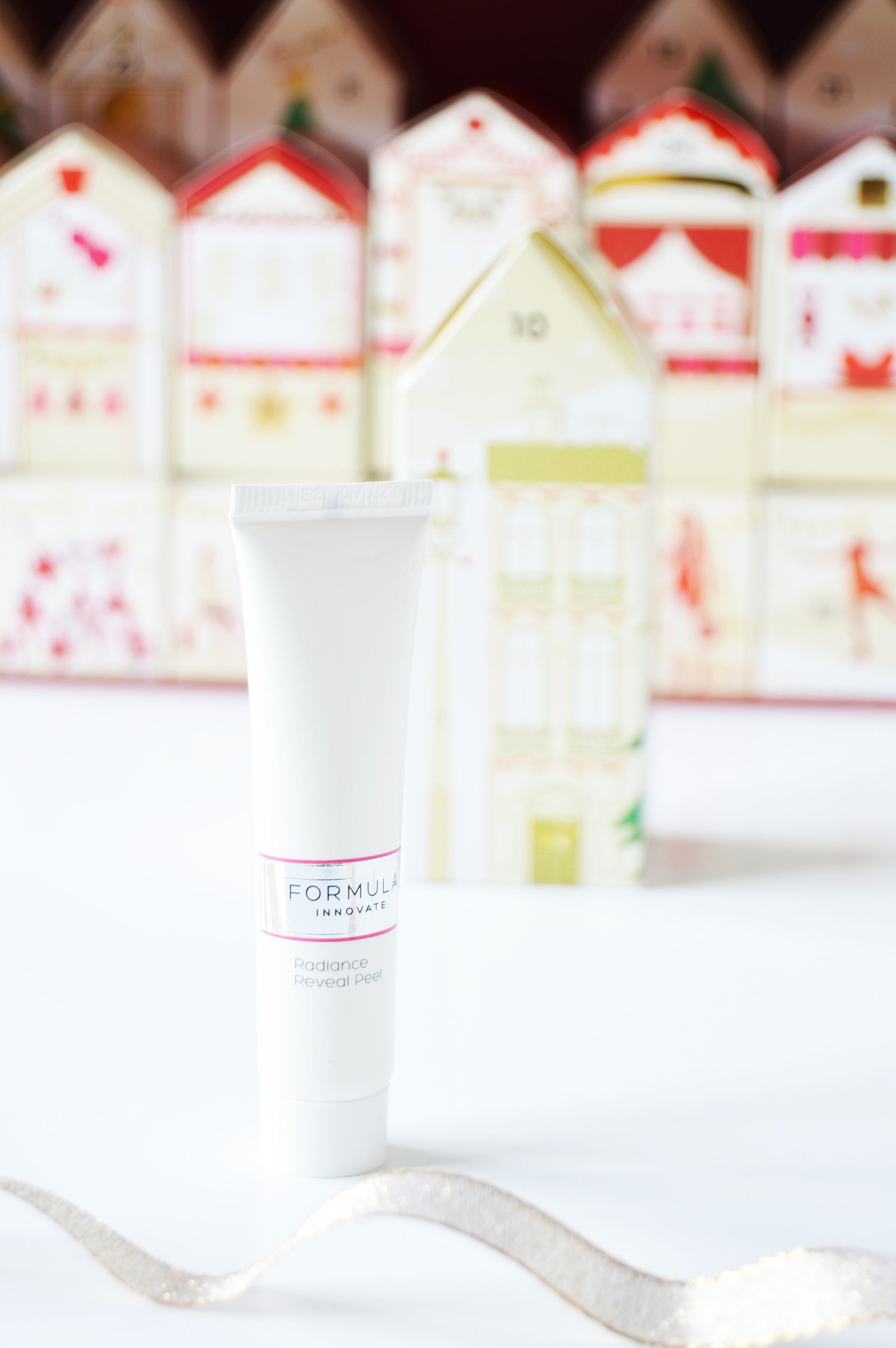 Formula Innovate Radiance Reveal Peel has gel texture until it contacts with the skin, then it gets grainy as it sweeps away the dead skin cells. M&S Advent Calendar