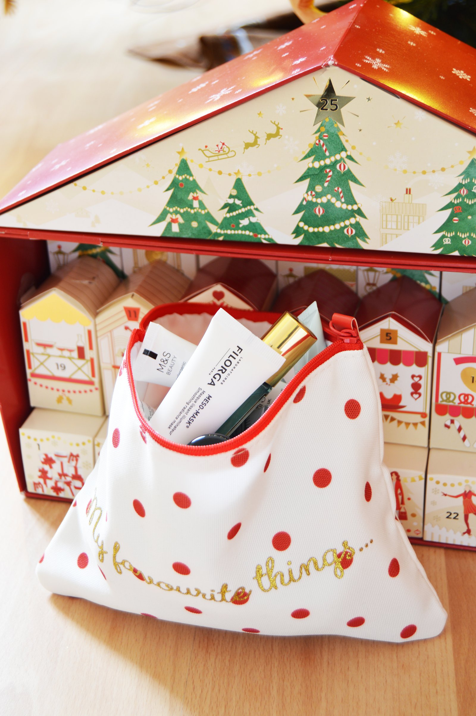 M&S Advent Calendar 2017 is filled with many good products from minis to the full-size products. M&D Advent Calendar Review