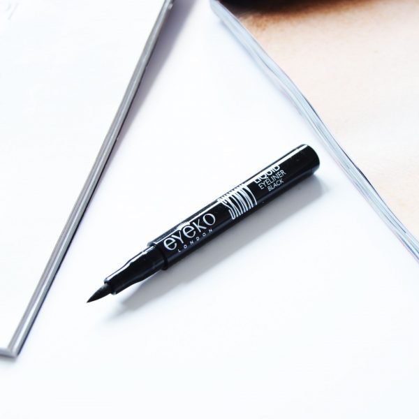 Eyeko Skinny Liquid Eyeliner promises to give smudge-free, long lasting and pitch black eyeliner. Does it live up to its claims? Eyeko Skinny Liquid Eyeliner dries so fast and in the end you'll be left with smudge free cat flick.