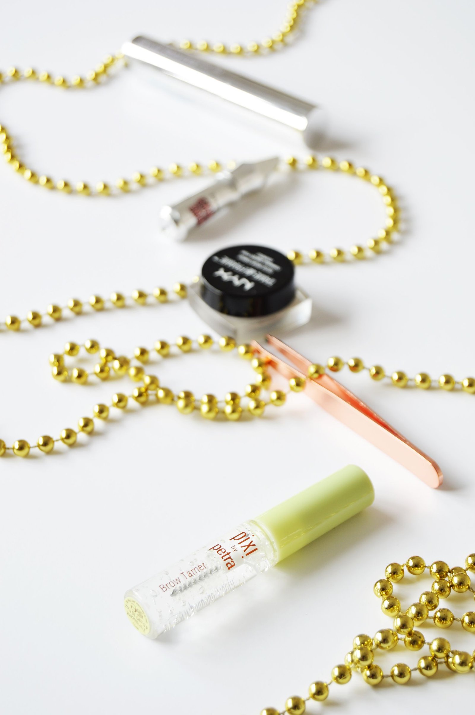 Pixi Brow Tamer claims to be the perfect finishing touch to any brow look, defining & shaping instantly. Pixi Brow Tamer will give you the softest brows so you won't need to worry about having crispy brows but the soft and natural brows.