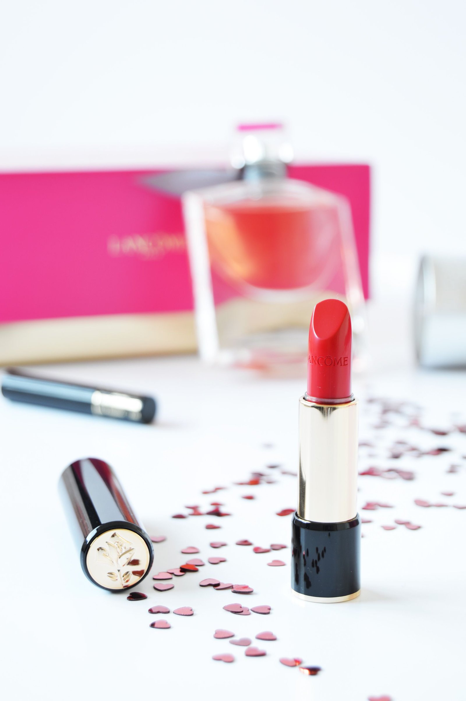 Lancôme L'Absolu Rouge 132 Caprice has cream finish. 132 Caprice is a true red with slight blue undertone. If you're looking for a red lipstick which could suit every complexion then this is what you need.